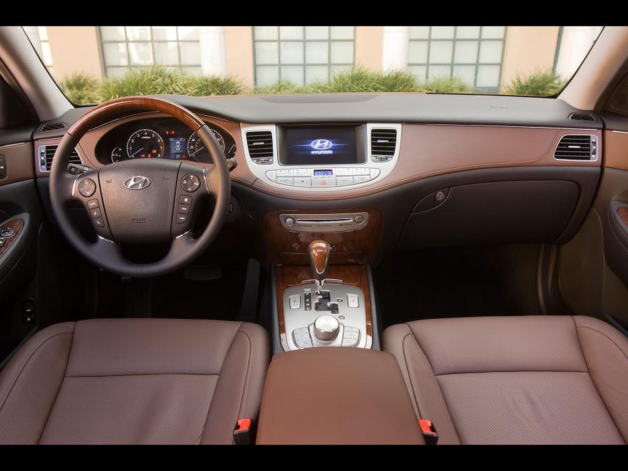  Hyundai Genesis Sedan 2009 года  (фото 33 из 47)